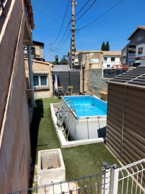 HAUT DE VILLA AVEC PISCINE. 7 COUCHAGES